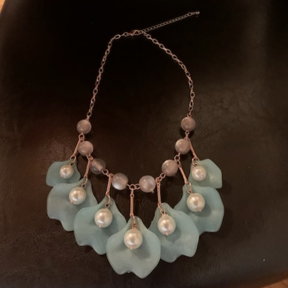 Necklace, light blue with faux pearls - Picture 4 of 6